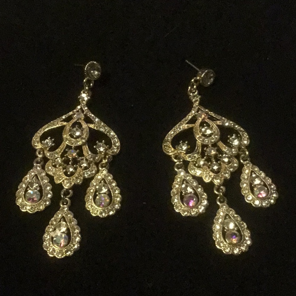 Beautiful gold tone RHINESTONE earrings